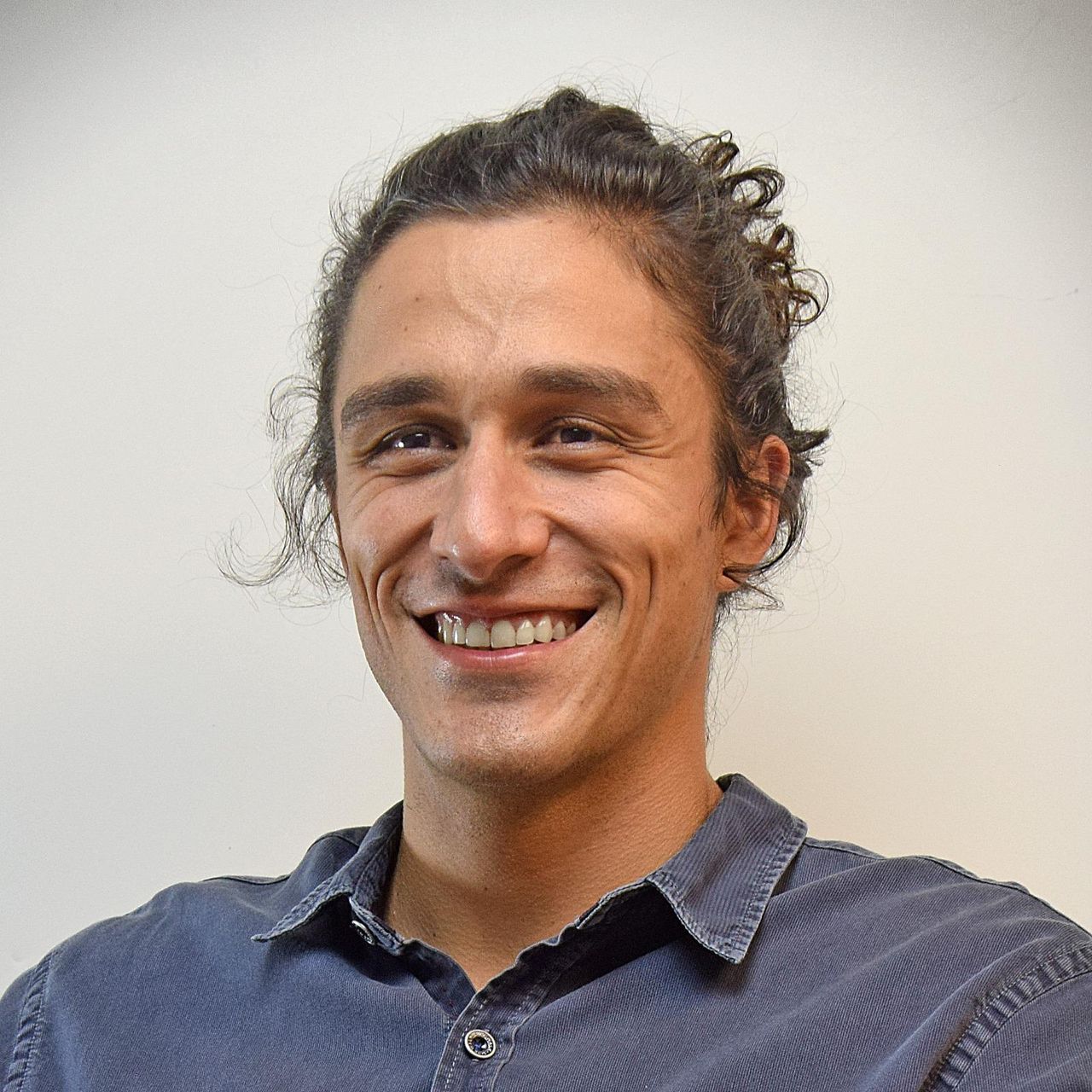 Dr. Ricardo Della