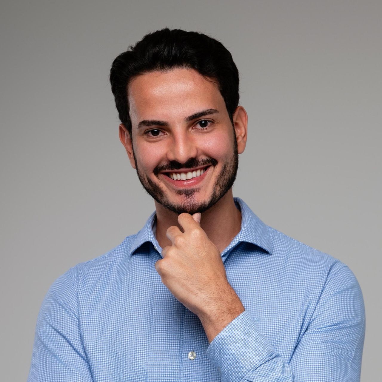 Dr. Fernando César