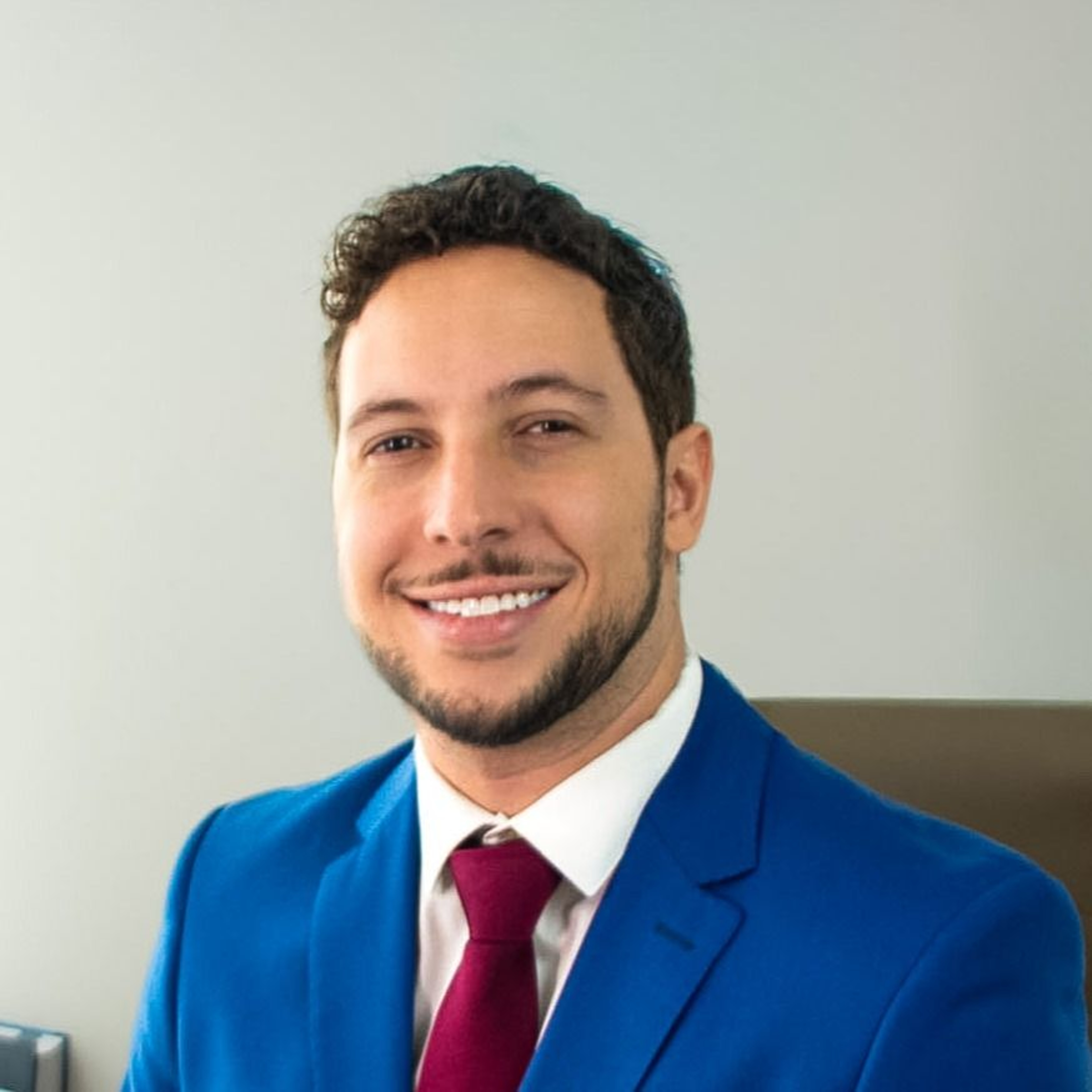 Dr. Matheus Gabriel