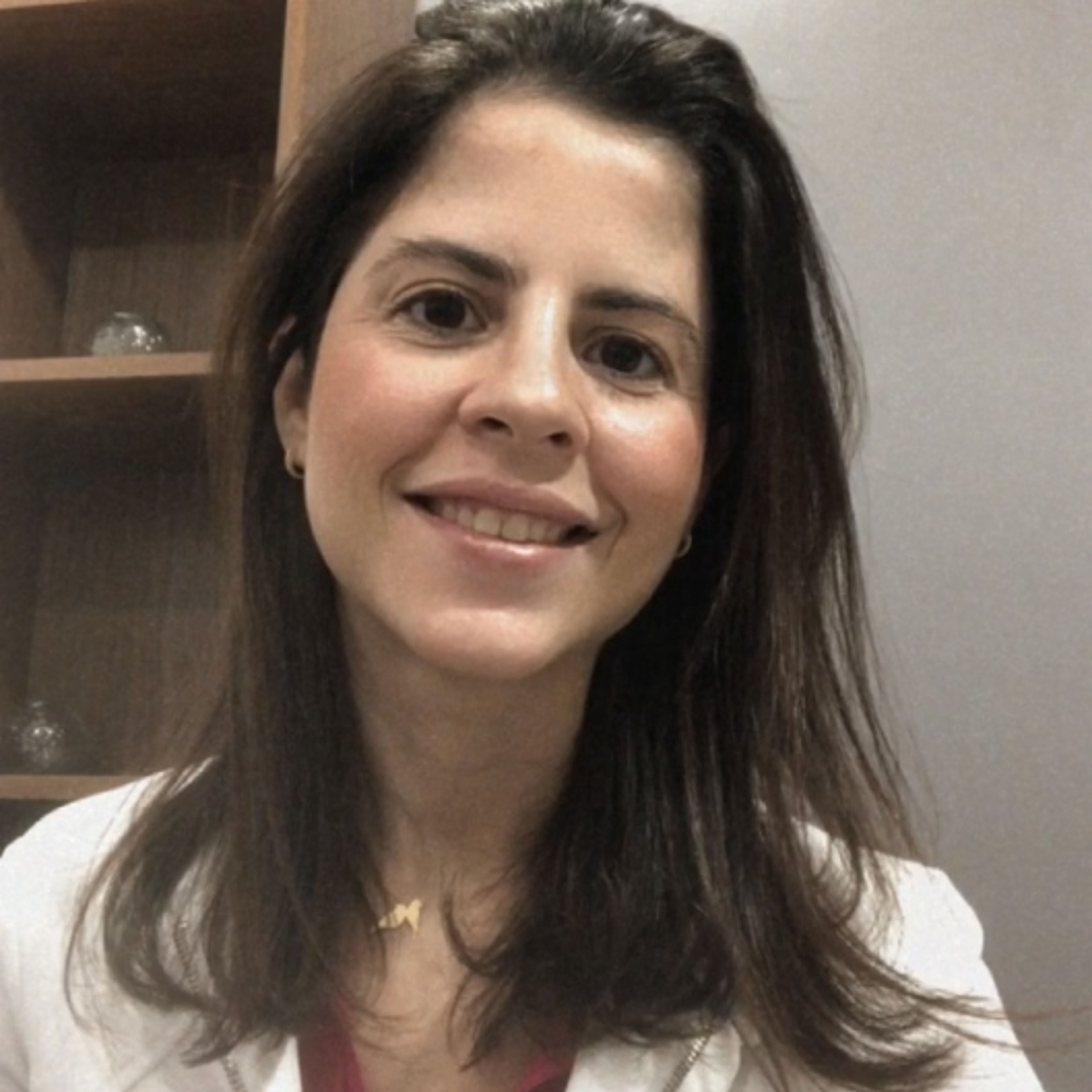 Dra. Camila Camisão