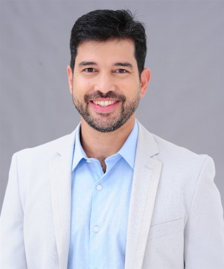 Dr. Emmanuel Pereira