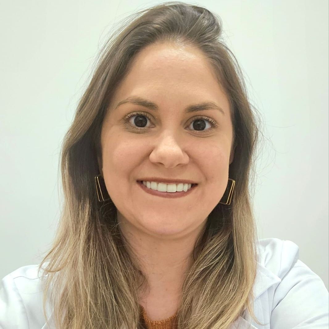 Dra. Adriele Neves