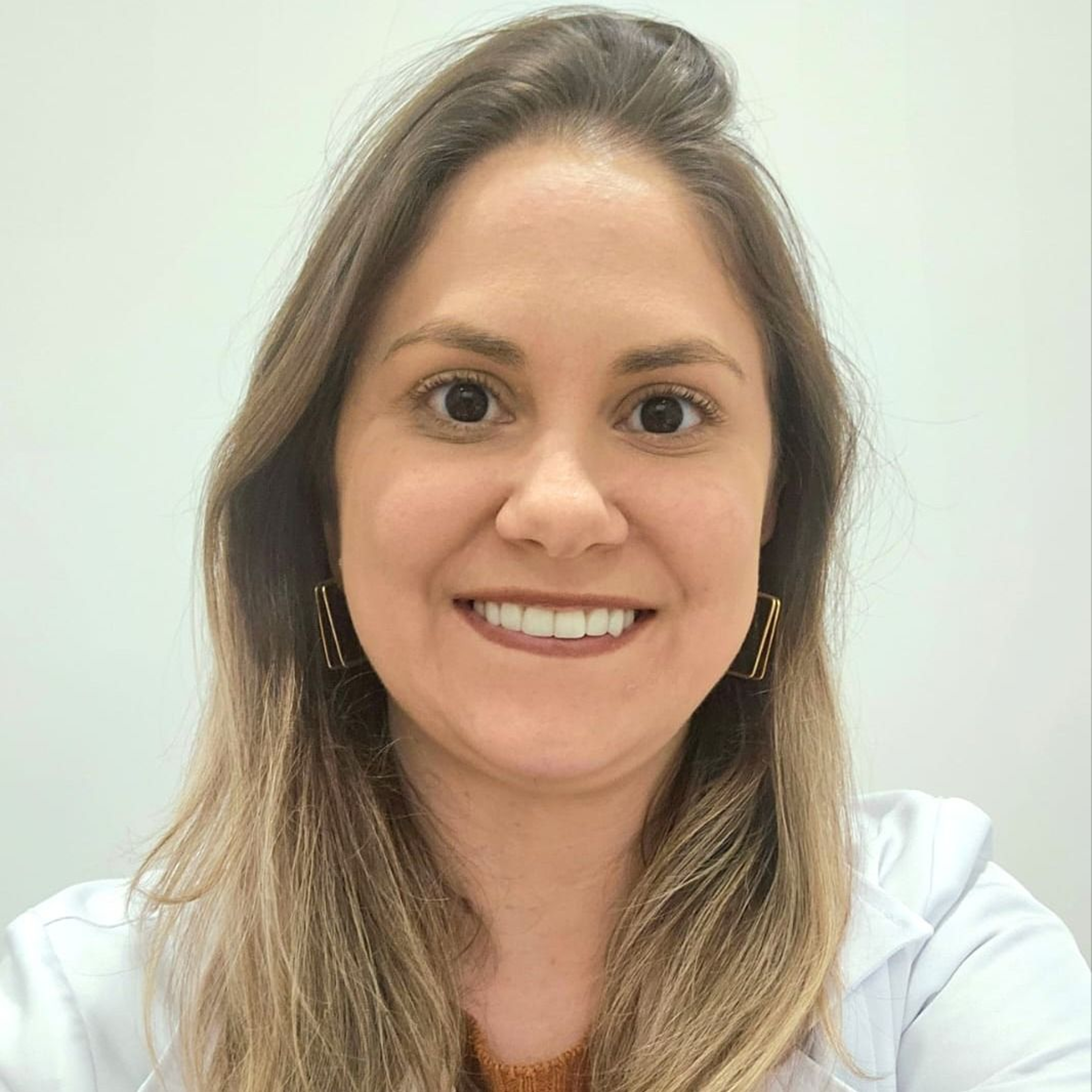 Dra. Adriele Neves