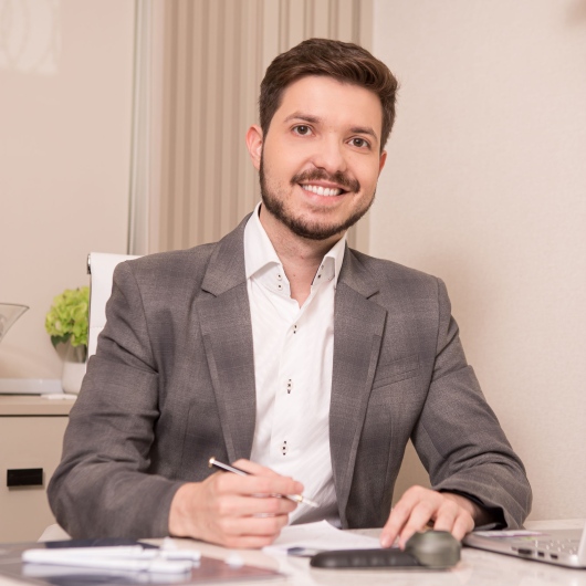 Dr. Henrique Demeneck