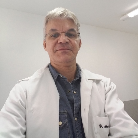 Dr. Alvaro Benites