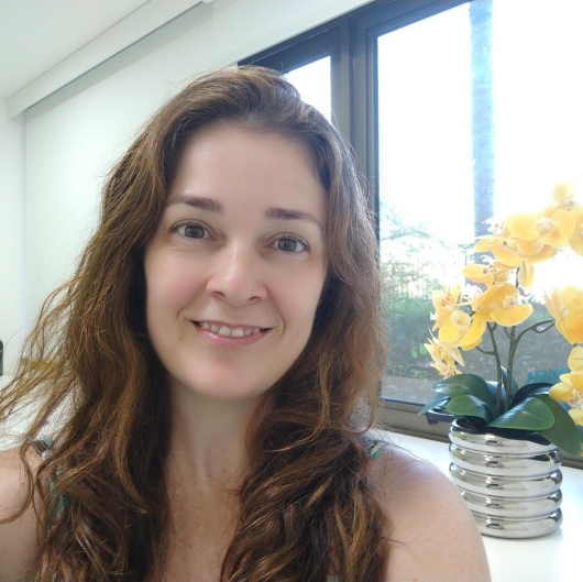 Dra. Luciane Alves