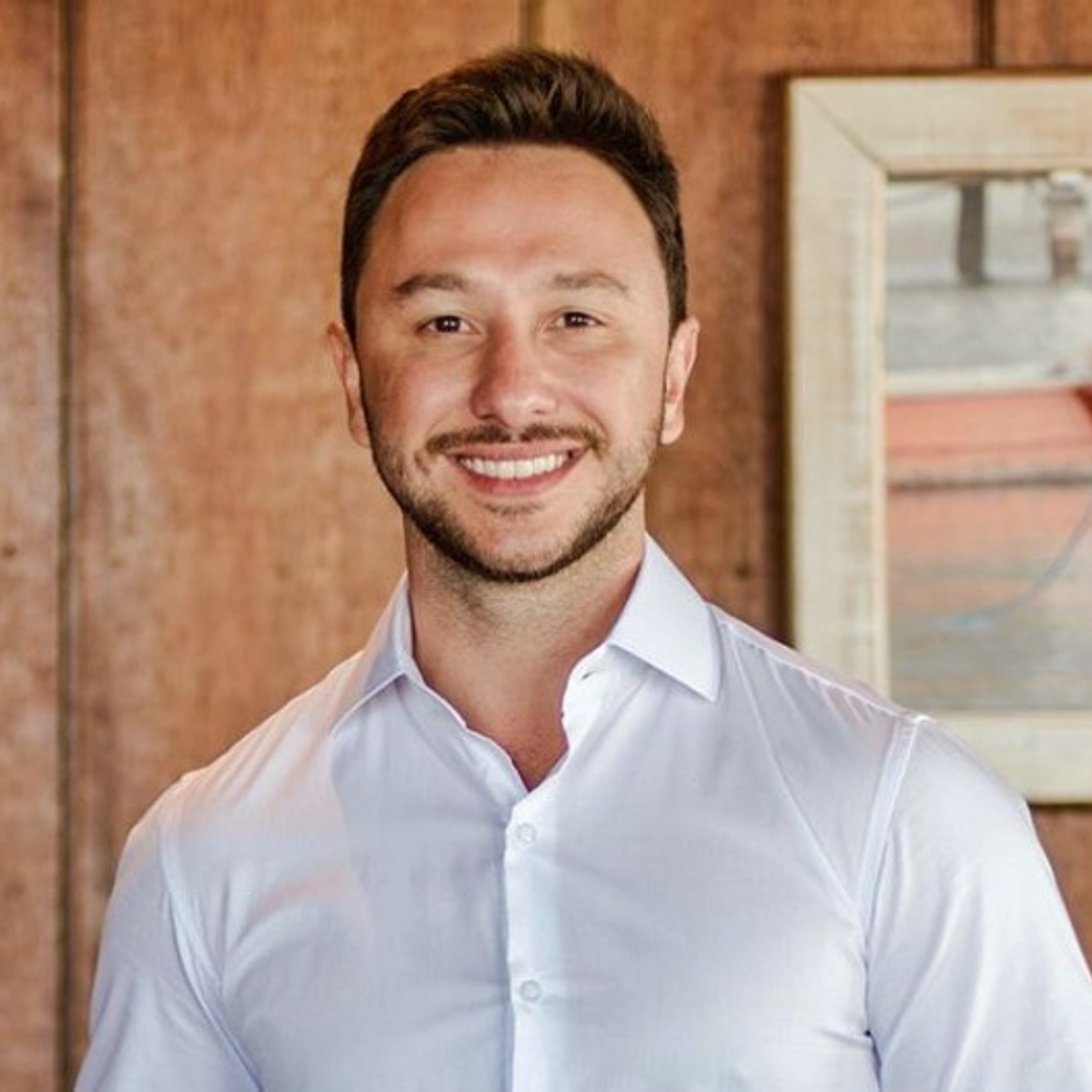 Dr. Bruno Alvarez