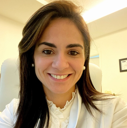 Dra. Paola Almeida