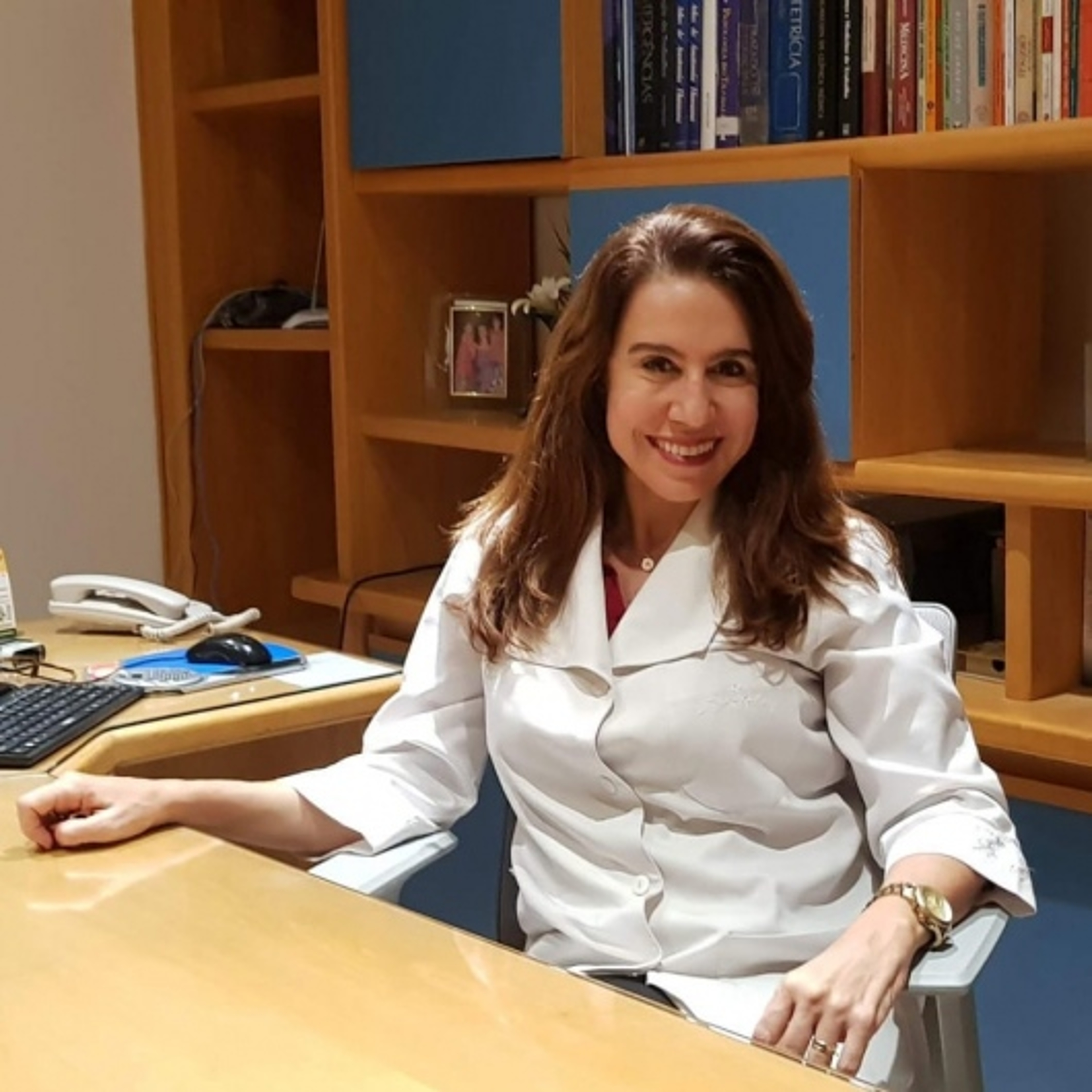 Dra. Andréia Valente