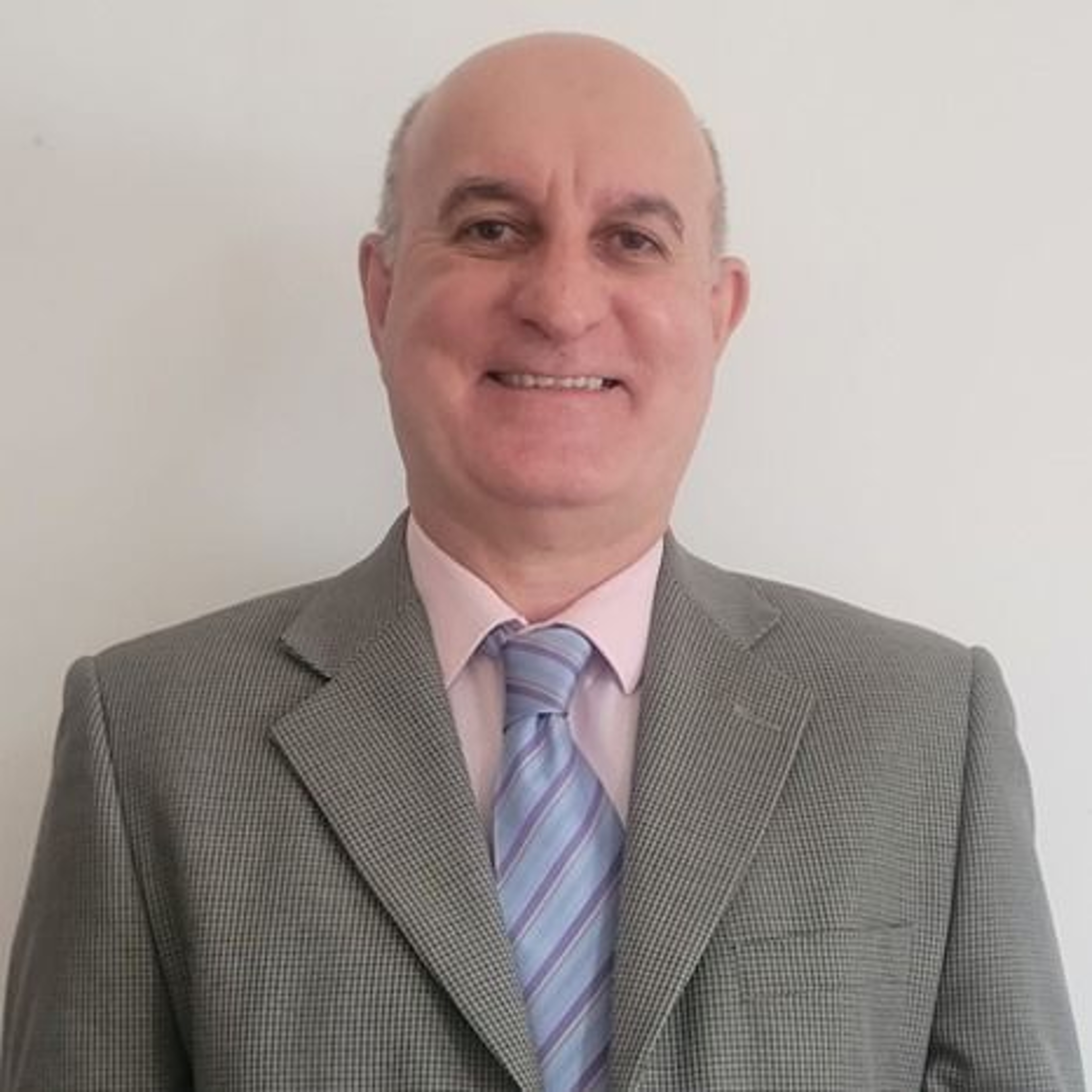 Dr. Ary Fernandes