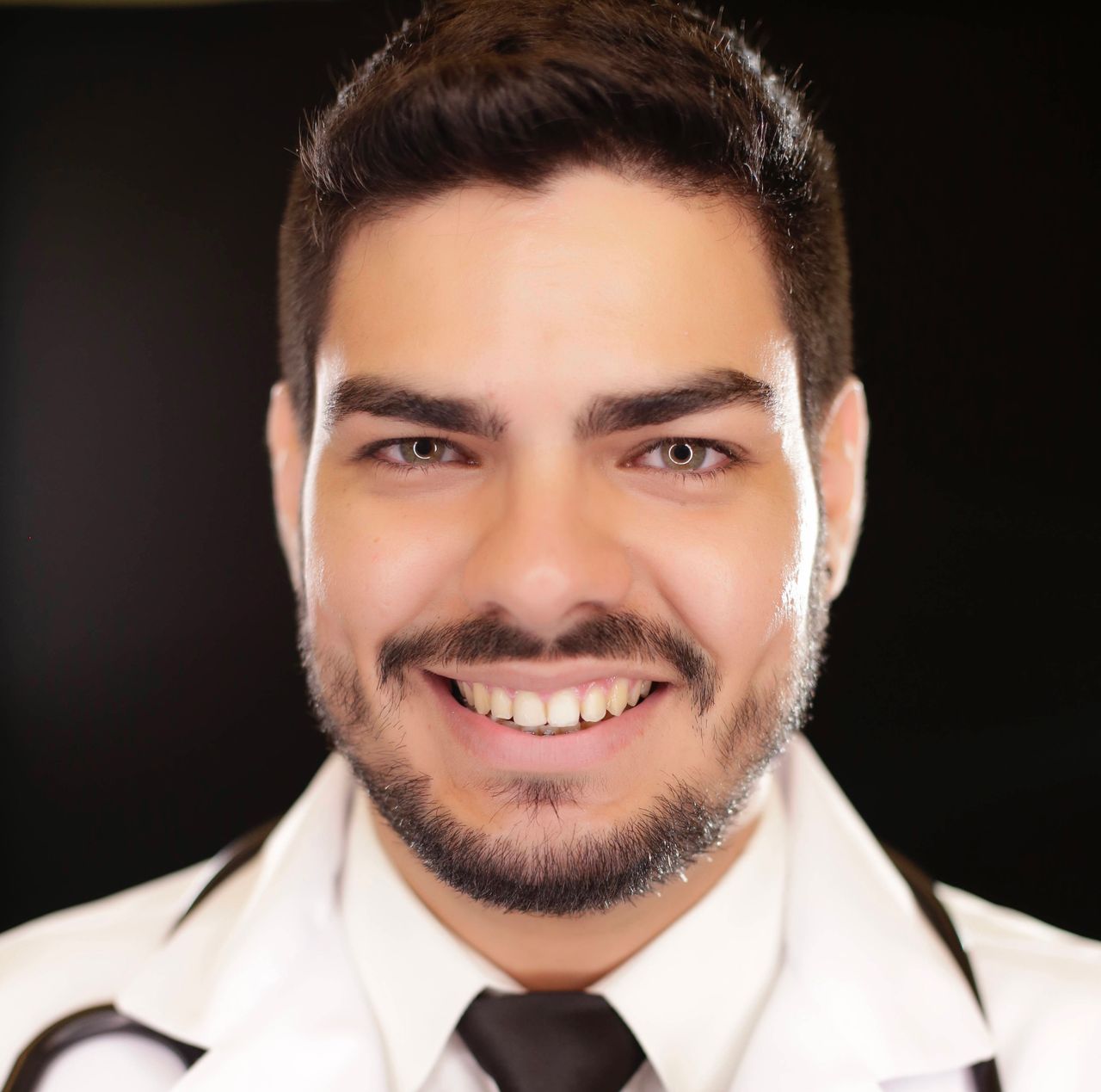 Dr. Gustavo Barros
