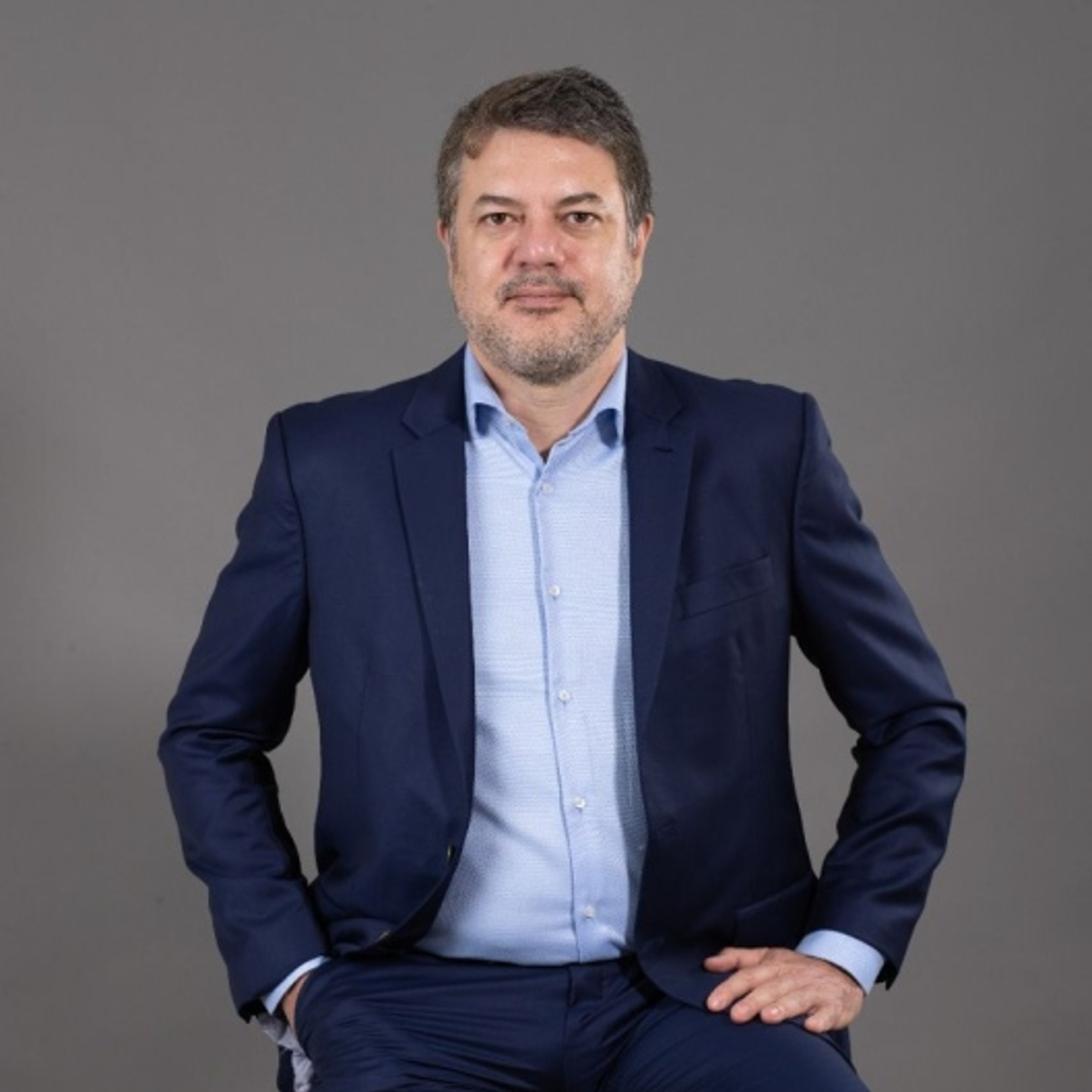 Dr. Ronald Lucena