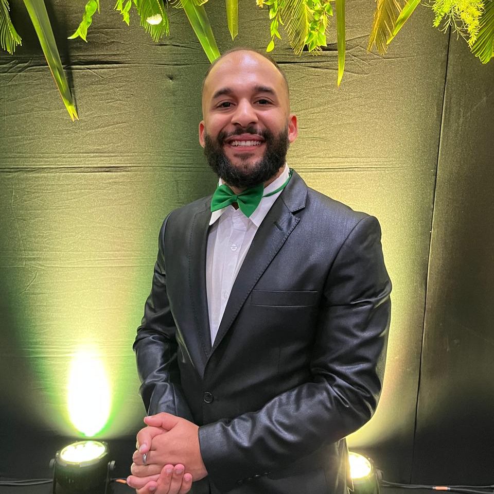 Dr. Adrian Oliveira