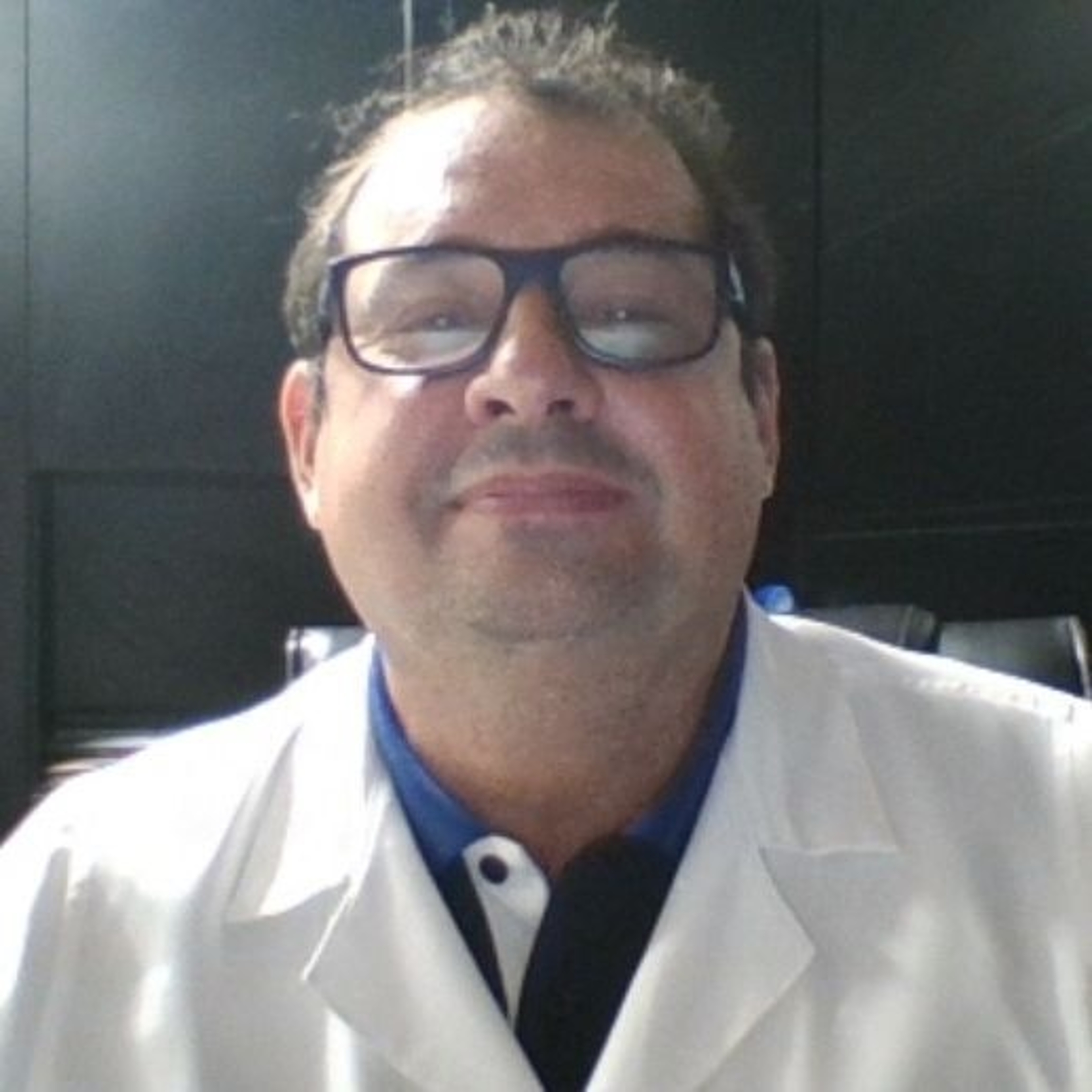 Dr. Marcello Fernando