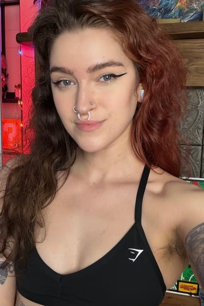 Rae 🌙 hairy Goddess