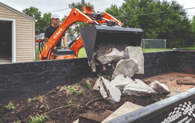 Kubota SCL1000 vertical lift.png