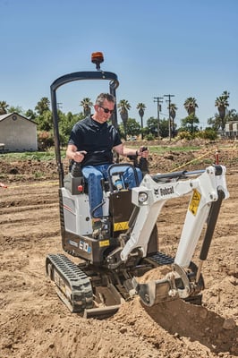 Bobcat E10e dig.jpg