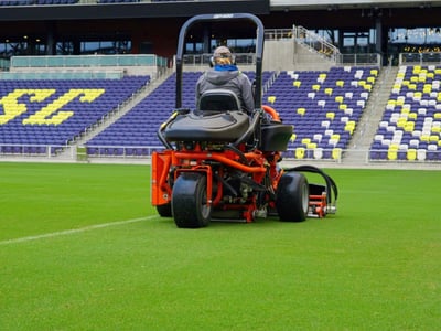 Jacobsen GP400 Gas behind.jpg