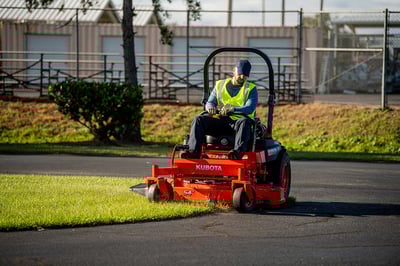 Kubota Z724XKWNC-48.jpg