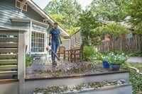 Thumbnail of STIHL BG 50 Blower Action1