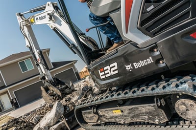 Bobcat E32 clamp.jpg
