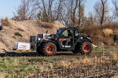 Bobcat TL619 forks.jpg