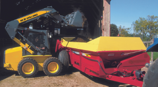 New Holland 165 Box Spreader