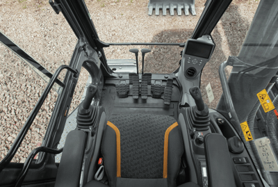 Case Construction CX750D cab.png