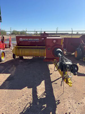 New Holland HAYLINER 265 Baler