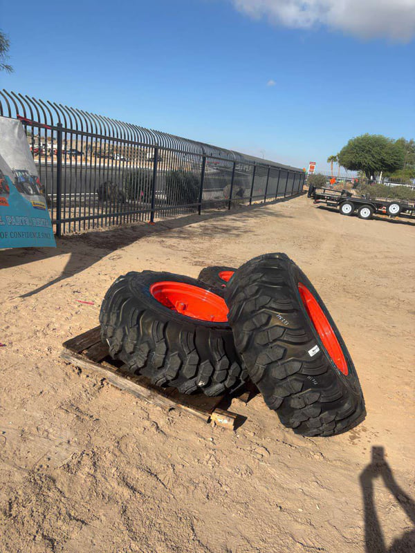Kubota AMXR6897 17.5L-24 R4 Tires | OEM Kubota Parts | Bingham