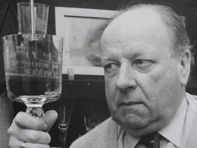 Les Fry with glass