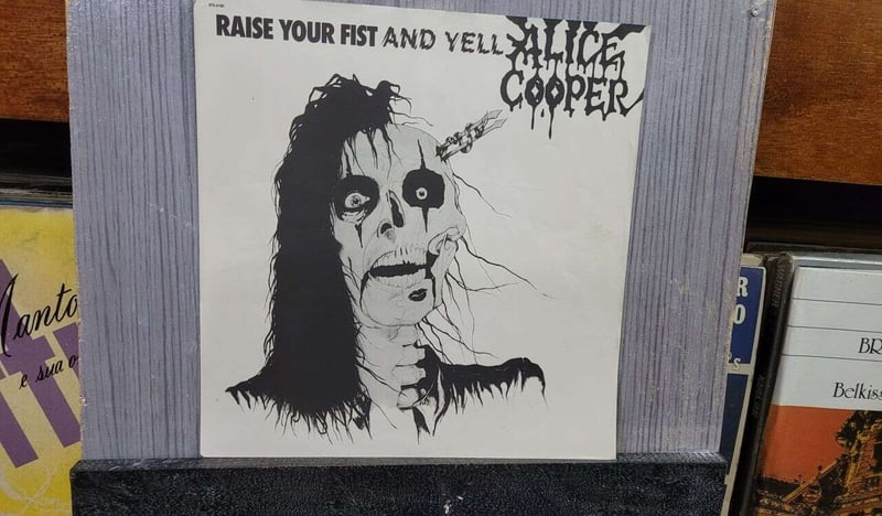 ALICE COOPER - RAISE YOUR FIST AND YELL (NACIONAL)
