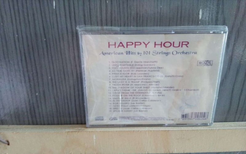 101 STRINGS ORCHESTRA - HAPPY HOUR AMERICAN HITS