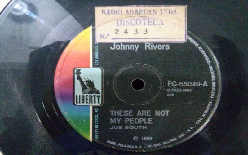 7 POLEGADAS - JOHNNY RIVERS - THESE ARE NOT