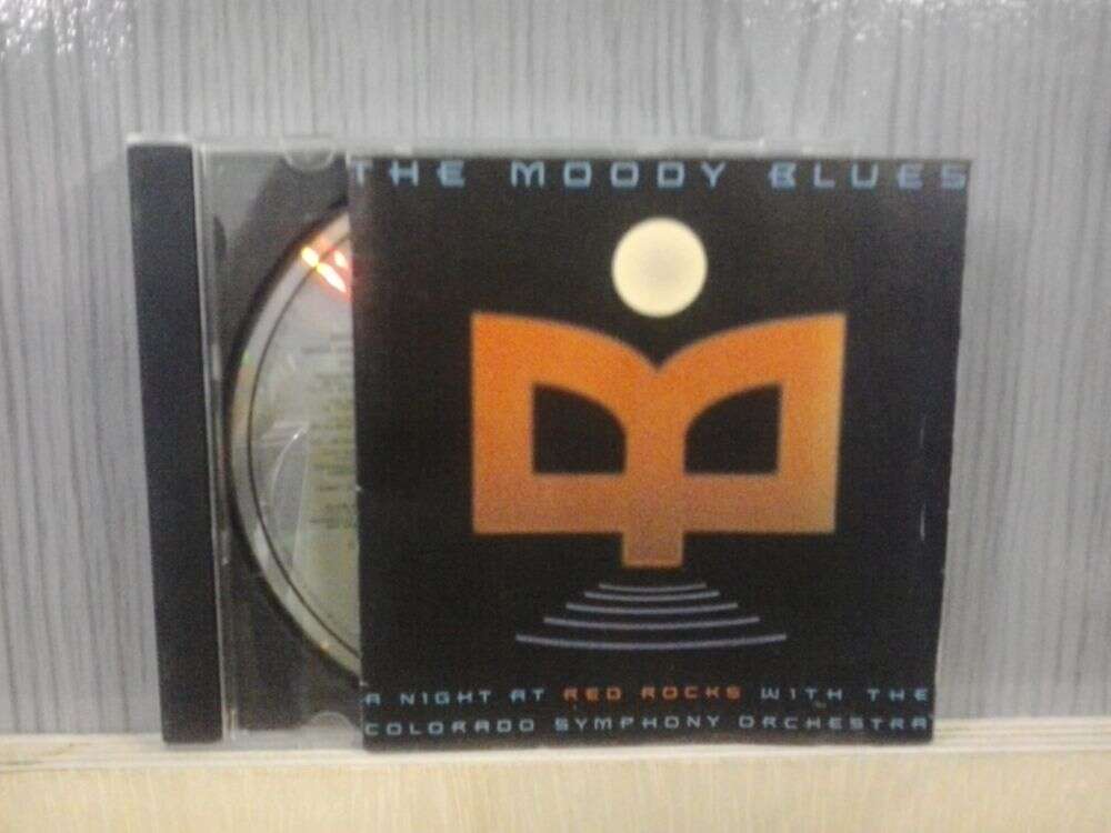 THE MOODY BLUES - A NIGHT AT RED ROCKS