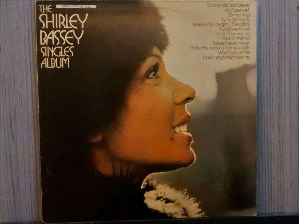 SHIRLEY BASSEY - THE SHIRLEY BASSEY SINGLES ALBUM (NACIONAL) 