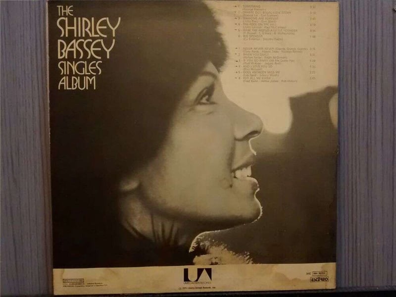 SHIRLEY BASSEY - THE SHIRLEY BASSEY SINGLES ALBUM (NACIONAL) 