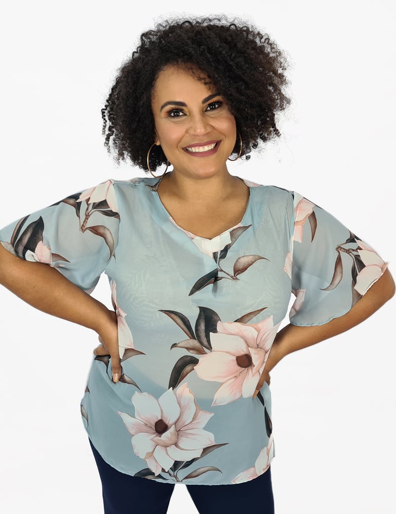 Blusa Manga Curta Plus Flores
