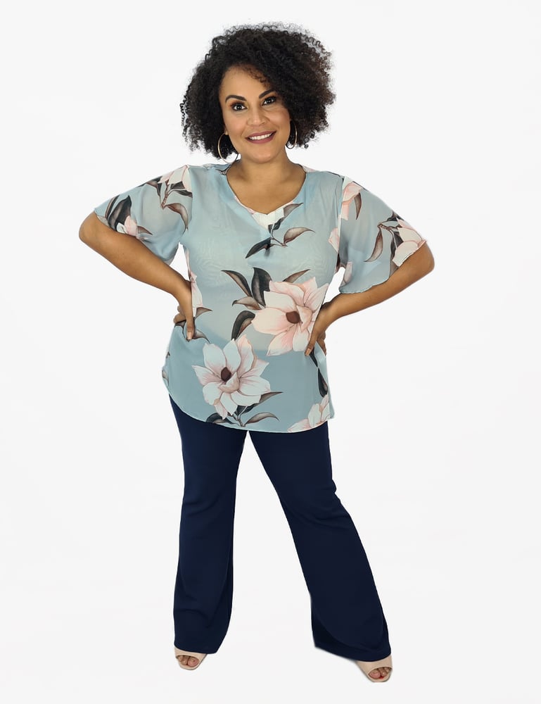 Blusa Manga Curta Plus Flores