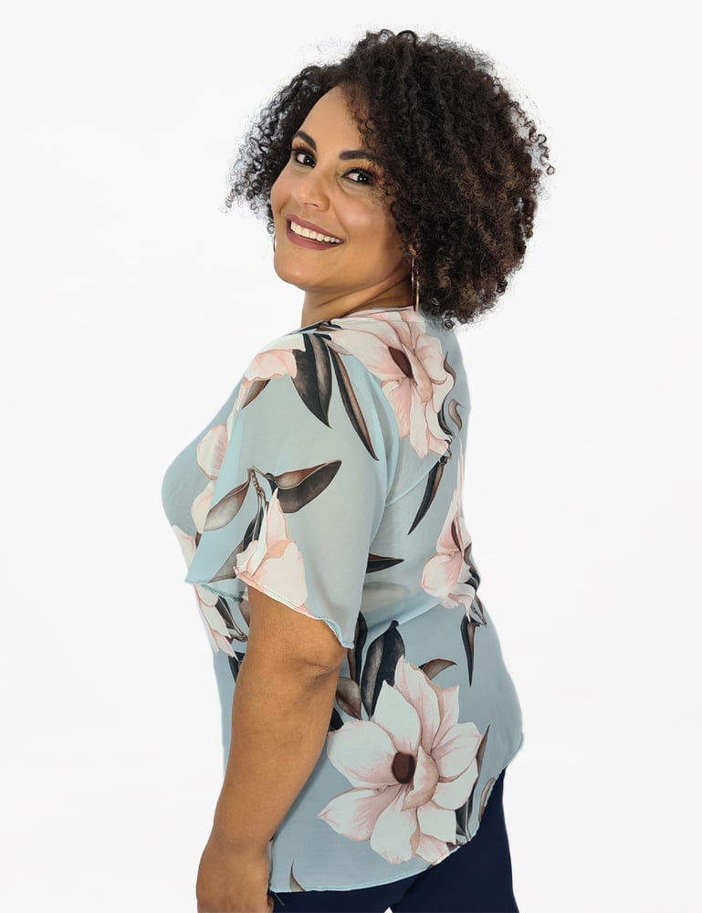 Blusa Manga Curta Plus Flores