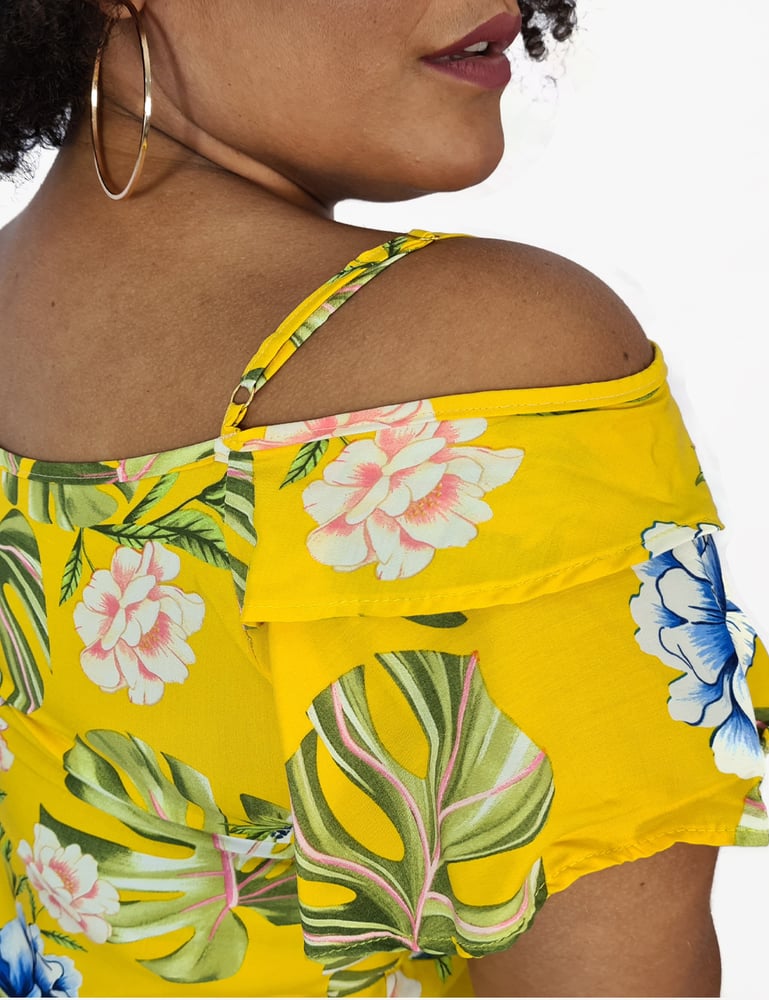 Blusa Feminina Plus Manga Curta com Babados