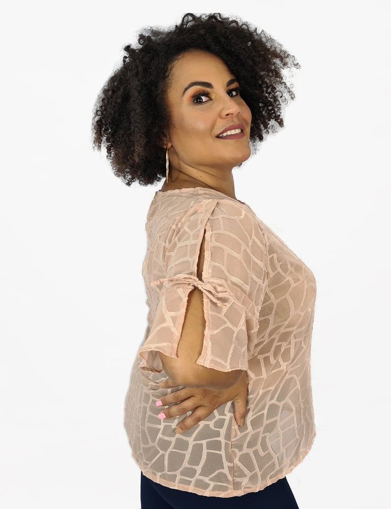Blusa Manga com Babados Plus Colmeia