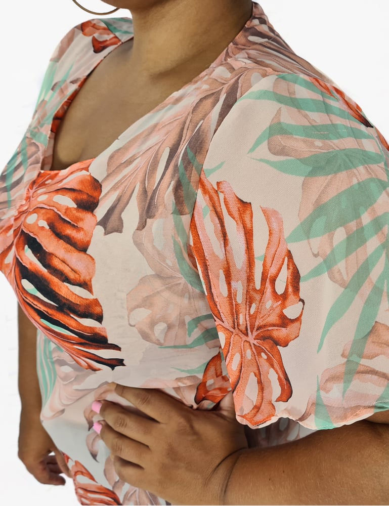 Blusa Manga Curta Plus Folhagem