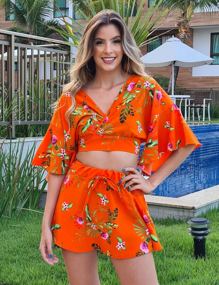 Conjunto short saia com cropped manga flare laranja