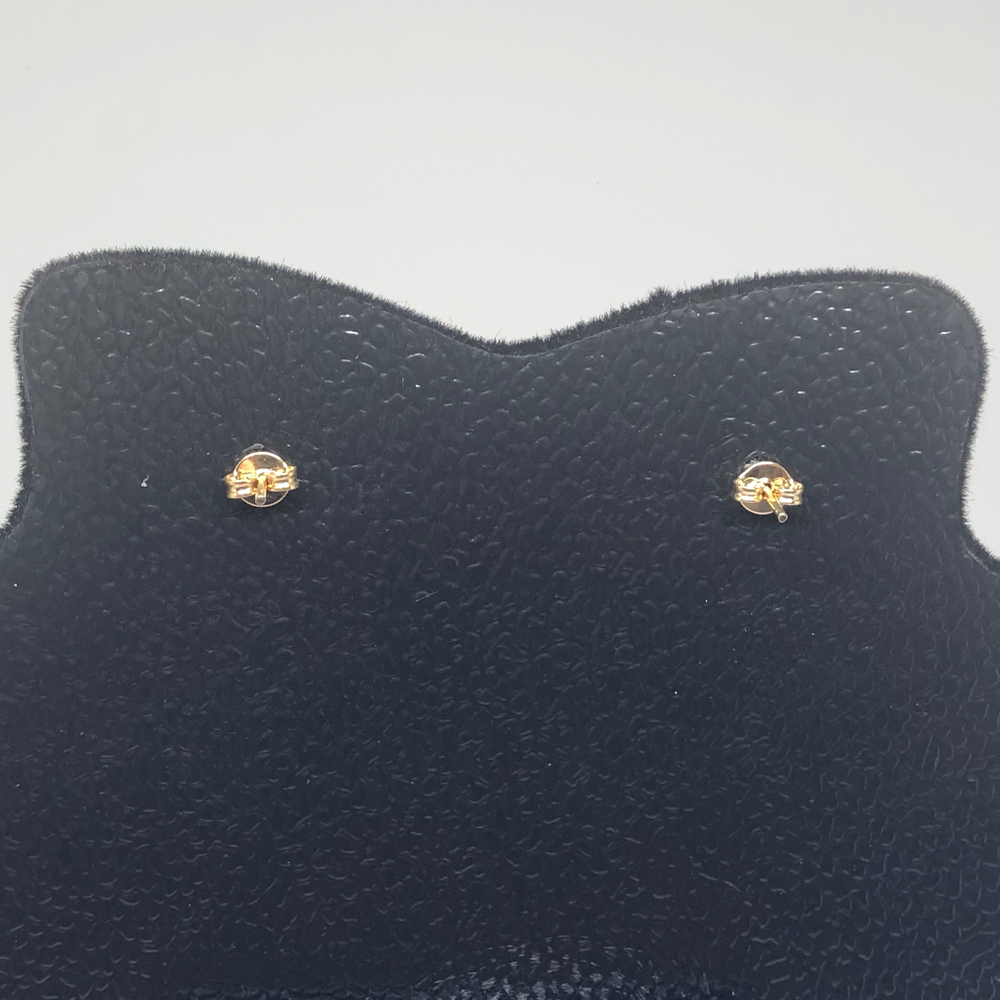 Brinco Flor Dourado com Relevo 