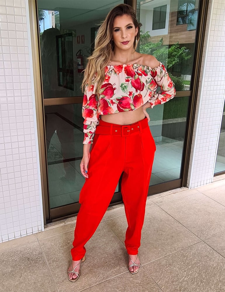 Calça Feminina Reta Vermelha com Cinto