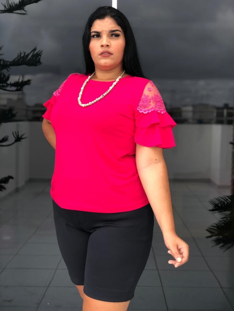 Blusa Plus com Mangas de Babado e Renda rosa