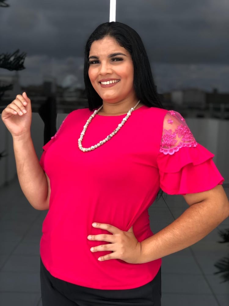 Blusa Plus com Mangas de Babado e Renda rosa