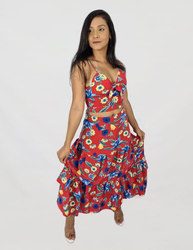 Conjunto Feminino Cropped e Saia Longa Vermelho Estampado