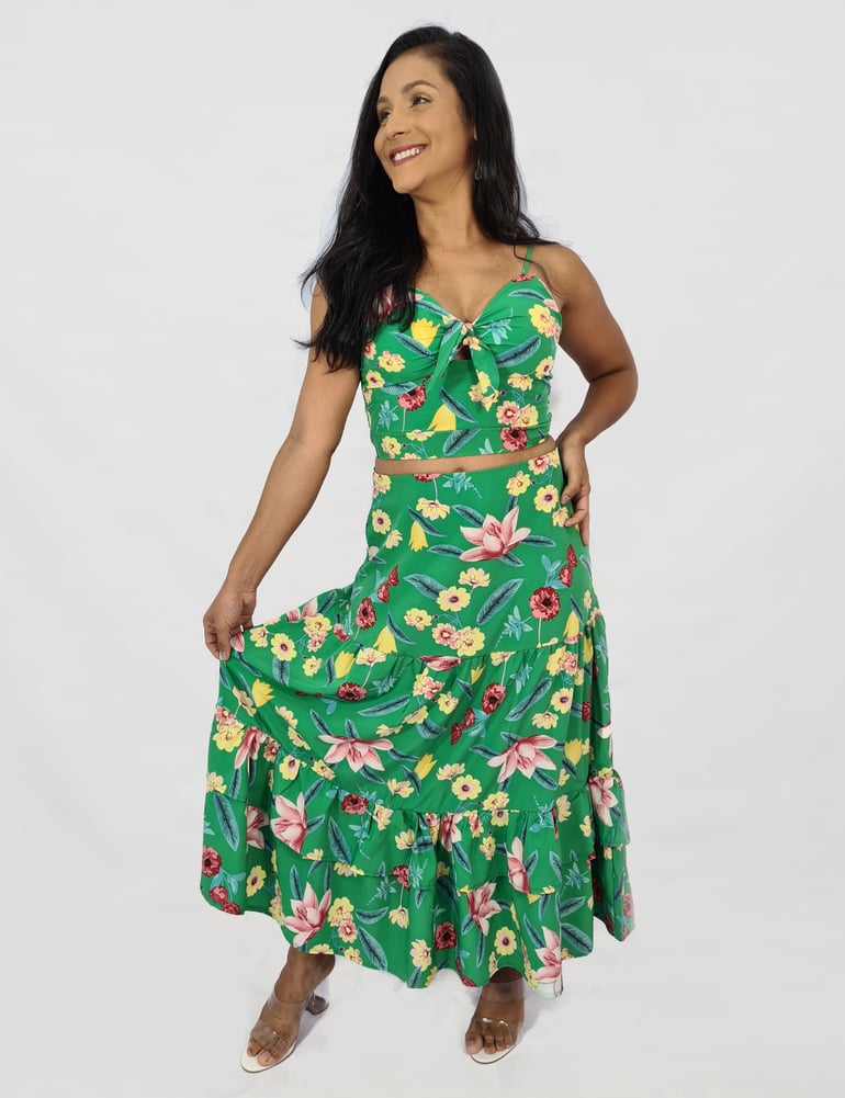 Conjunto Feminino Cropped e Saia Longa Verde Estampada